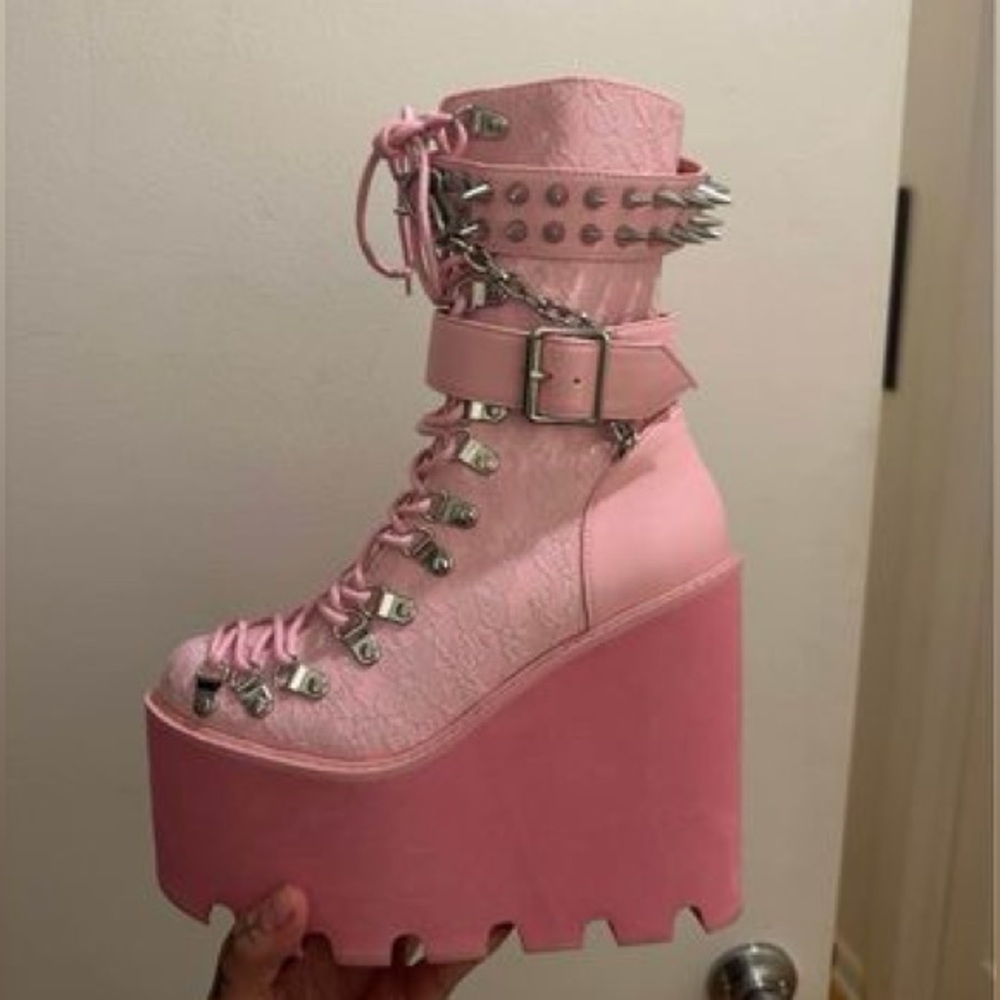 Sugar Thrillz Baby Traitor Boots